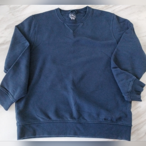 LL Bean Traditional Fit V-Stitch Crew Neck Navy Blue Sweatshirt Sz M Reg - Picture 2 of 7